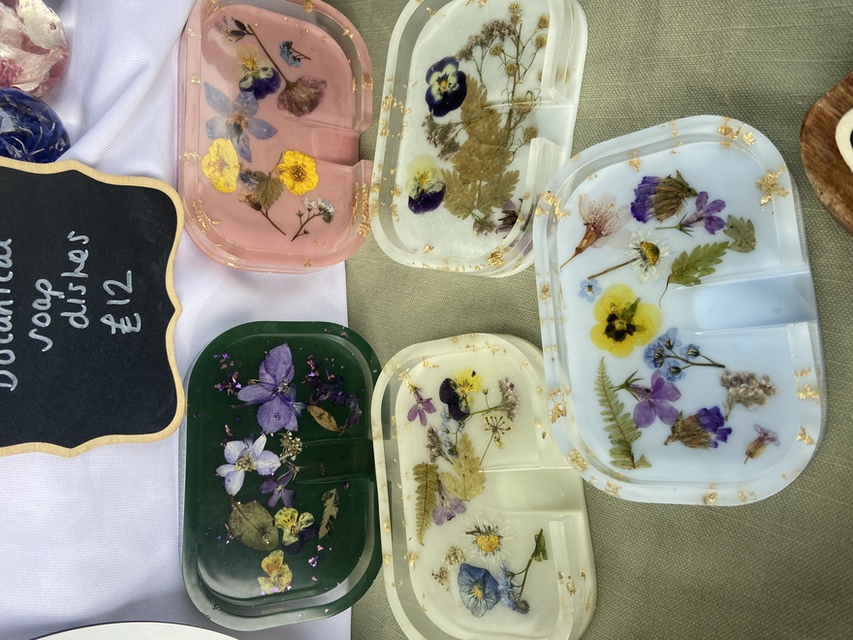 Botanical resin soap dish